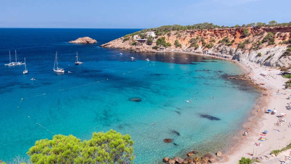 Jak najít nejlevnější letenky na Ibizu