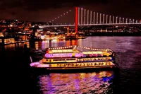 Istanbul: Večeře na lodi po Bosporu a show s privátním stolem