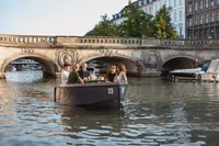 Kodaň: Půjčení elektrické lodi (není nutný průkaz)