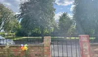 Lovely 2 bedroom house overlooking park, Free parking