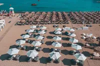 Mykonos: Pláž Super Paradise s lehátkem v Thalas Mykonos