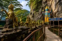 Prohlídka jeskyní Batu, Ramayana a vodopádu Kanching