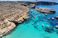 Soukromý výlet lodí na Maltě: Modrá laguna, Comino, Gozo a mořské jeskyně se zastávkami na koupání