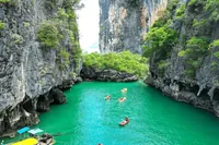 Výlet na ostrovy Jamese Bonda, do zálivu Phang Nga a na ostrov Hong z Phuketu