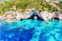 Z Korfu: Korfu: Celodenní plavba na Paxos, Antipaxos a Modré jeskyně.