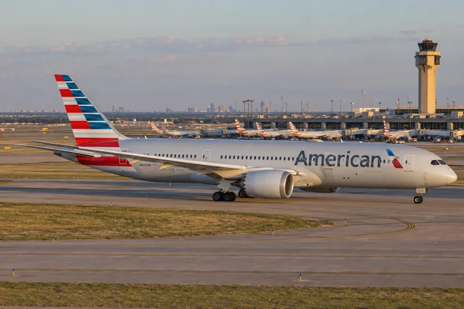 Jaké si můžeš vzít příruční zavazadlo s American Airlines? Rozměry a pravidla 2026
