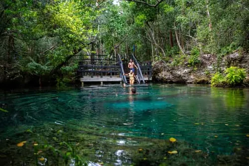 Koupání v Cenotes Ojos Indígenas