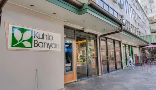 Kuhio Banyan Hotel (with Kitchenettes)