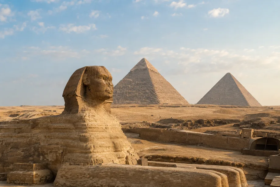 Pyramidy v Gíze a Sfinga