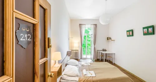 Downtown Forest Hostel & Camping