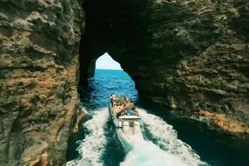 Kauai: Pobřeží Nā Pali – rafting na člunu Zodiac, mořské jeskyně + možnost šnorchlování